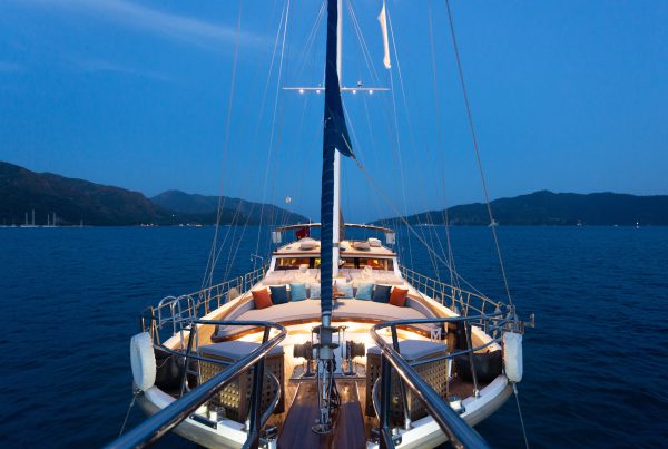 09 Diva Deniz Front Deck 1