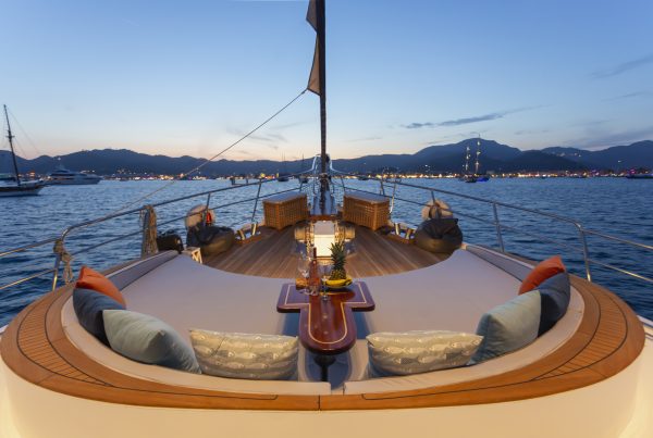 10 Diva Deniz Front Deck 2