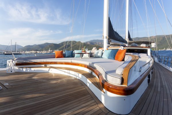 12 Diva Deniz Front Deck 4