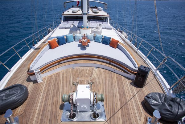 13 Diva DenizFront Deck 5