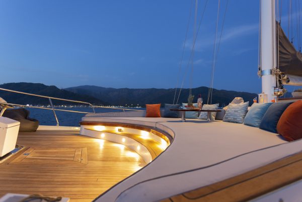 15 Diva Deniz Front Deck 7