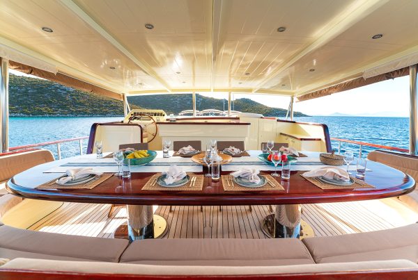 07-ALWAYS-SMILE-Aft-Dining-and-Seating-Area-1