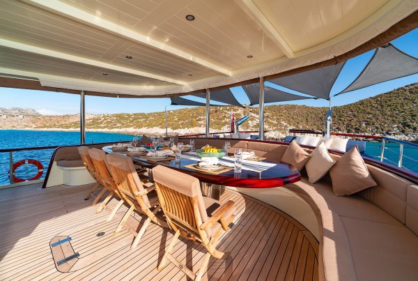 08-ALWAYS-SMILE-Aft-Dining-and-Seating-Area-2