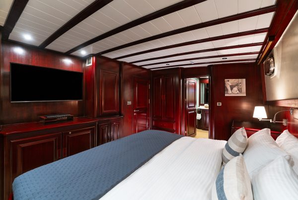 13-ALWAYS-SMILE-Port-Double-Cabin