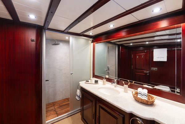 20-ALWAYS-SMILE-Port-Twin-Cabin-Bathroom