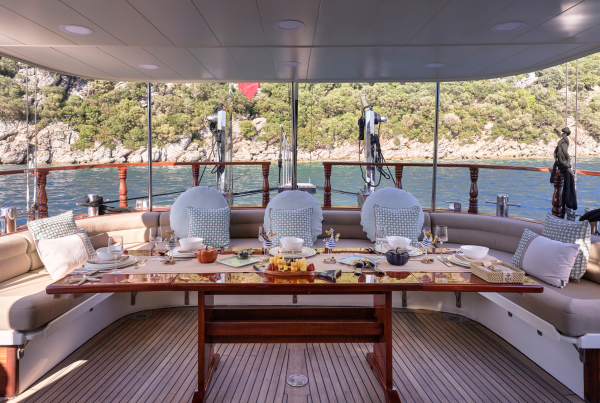 Kaftan-Aft-Seating-Area-2
