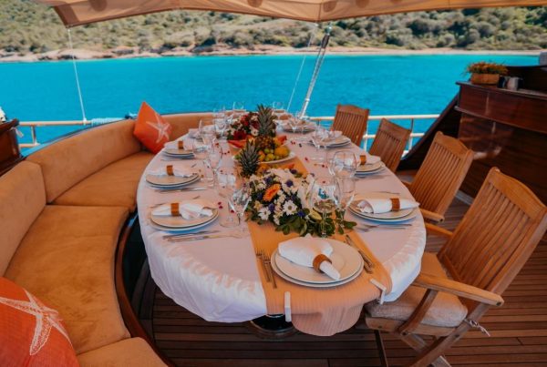 Wicked Felina 34 mt 5 cabins.pdf-image-004