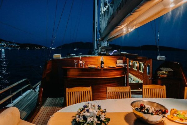 Wicked Felina 34 mt 5 cabins.pdf-image-006