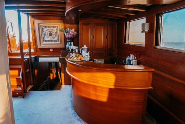 Wicked Felina 34 mt 5 cabins.pdf-image-008