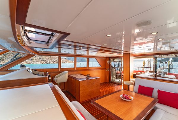 08-SERENITY-86-Saloon-2