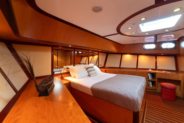 11-SERENITY-86-Master-Cabin-3